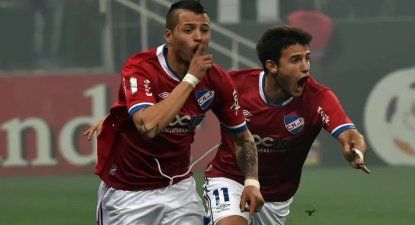 El festejo de Nicolás López y Leandro Barcia en 2016