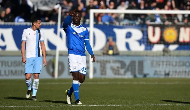 Balotelli fue otra vez víctima de insultos racistas de hinchas de Lazio