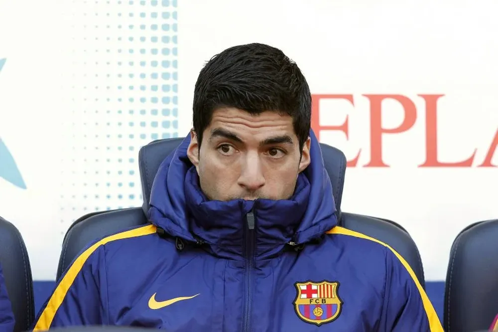 Luis Suárez en el banco frente a Getafe