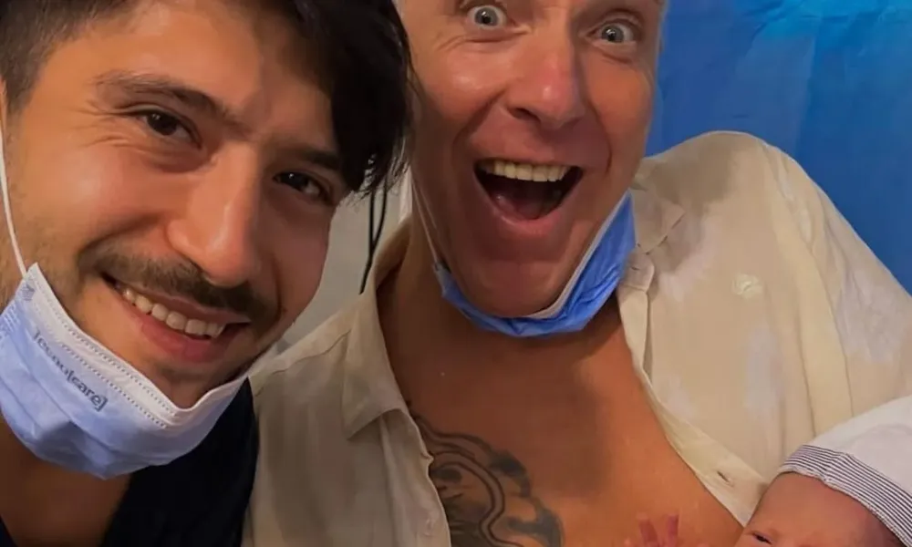 Alejandro Fantino junto a sus hijos Nahuel y Beltrán.