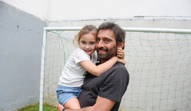 Ligüera con su hija Juana, la menor de los tres