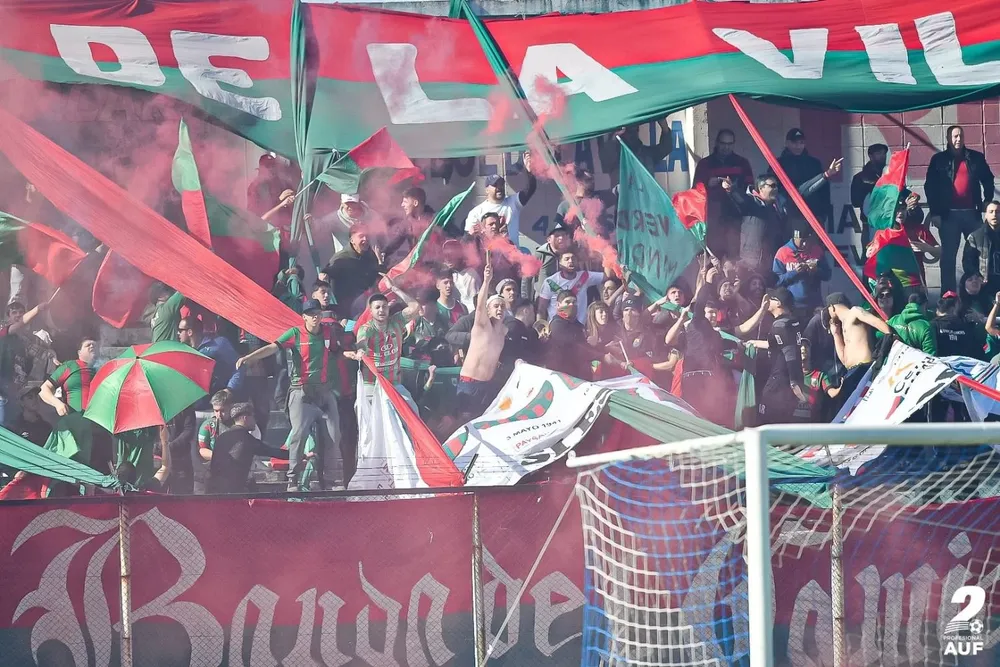 Hubo problemas con la hinchada de Rampla y el partido se suspendió