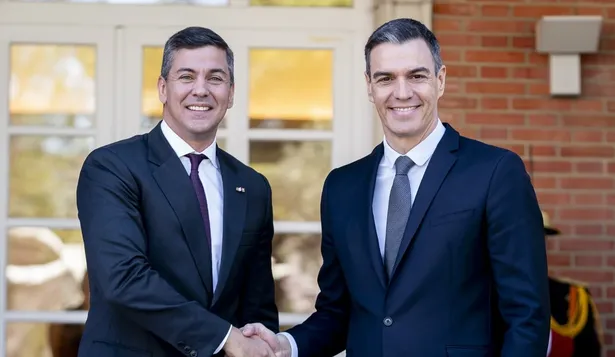El presidente de Paraguay, Santiago Peña, es recibido en el Palacio de la MOncloa por Pedro Sánchez