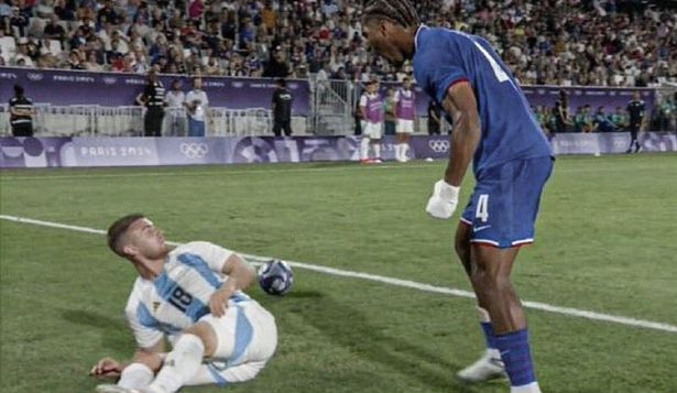 Juegos Olímpicos París 2024: video del grito de desahogo de Badé, de Francia, a Lucas Beltrán de la selección de Argentina