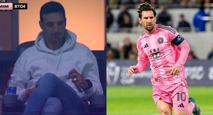 Lionel Scaloni presente viendo a Messi.