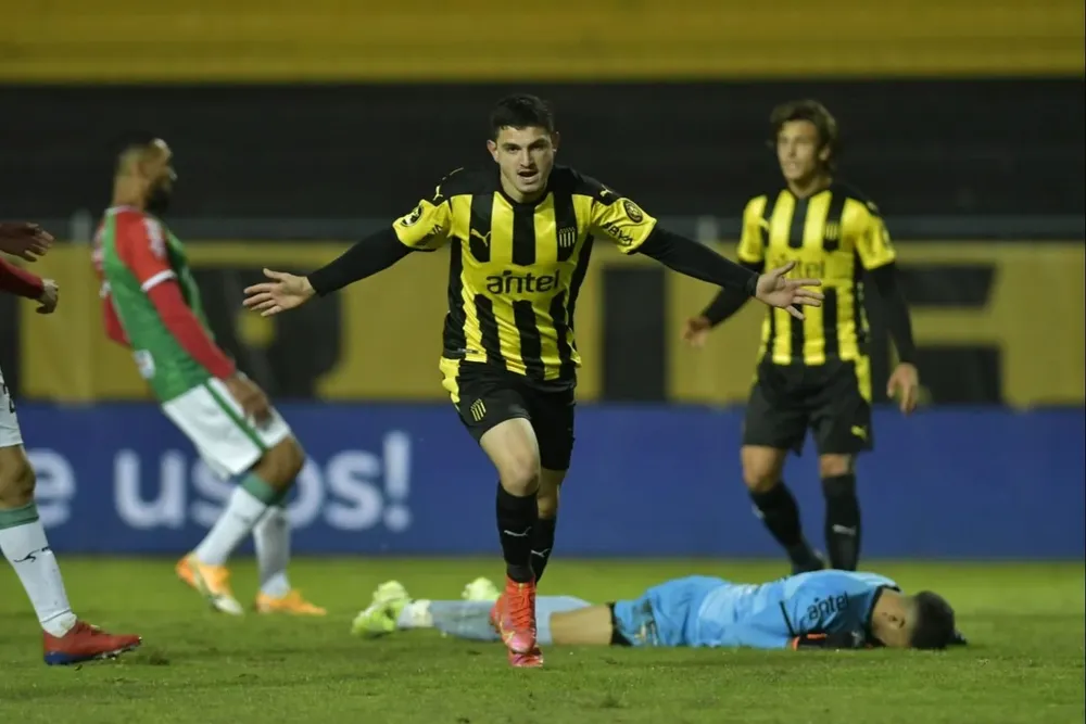 Agustín Álvarez Martínez celebra su gol ante Boston River