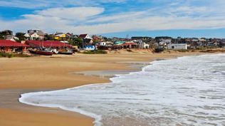 La reconversión de Rocha: nuevos residentes y una temporada que pone sus fichas en la clase media sin el desmadre de los jóvenes