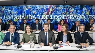 El coordinador general del PP, Elías Bendodo; la secretaria general del Partido Popular, Cuca Gamarra; el líder del PP, Alberto Núñez Feijóo; la vicesecretaria de Organización Territorial del PP, Carmen Fúnez, y el vicesecretario de Economía del PP, Juan Bravo, durante la Junta Directiva Nacional del Partido Popular.