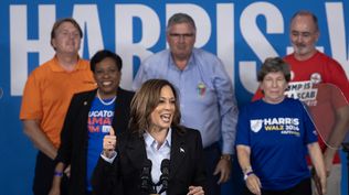 Kamala Harris junto a líderes sindicales en Detroit, Michigan