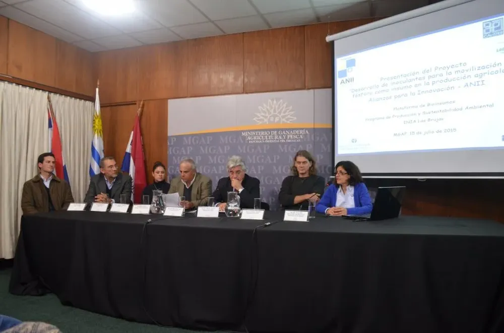 Representantes de las empresas privadas, del INIA, del MGAP y de la ANII en la conferencia.