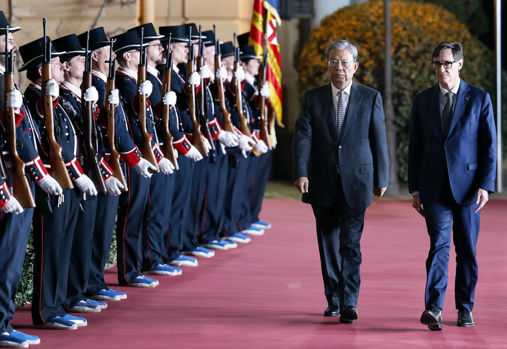El presidente catalán, Salvador Illa, recibió el pasado mes de noviembre al presidente de la Asamblea Popular Nacional de China, Zhao Leji.
