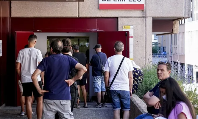 El paro desciende y alcanza su mejor marca en marzo desde 2008.