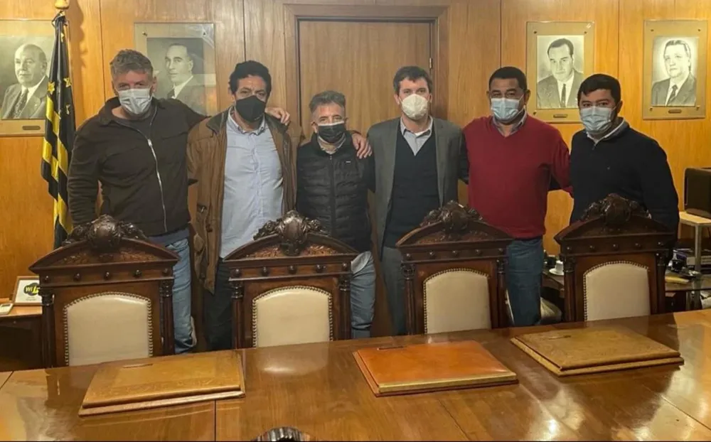 Néstor Goncálvez, Ricardo Viera, Mauricio Steiner, presidente de la Comisión de Captación de Peñarol, Juan Susena, presidente de las formativas del club, Eduardo Da Silva, y el dirigente de inferiores, Federico Terryn
