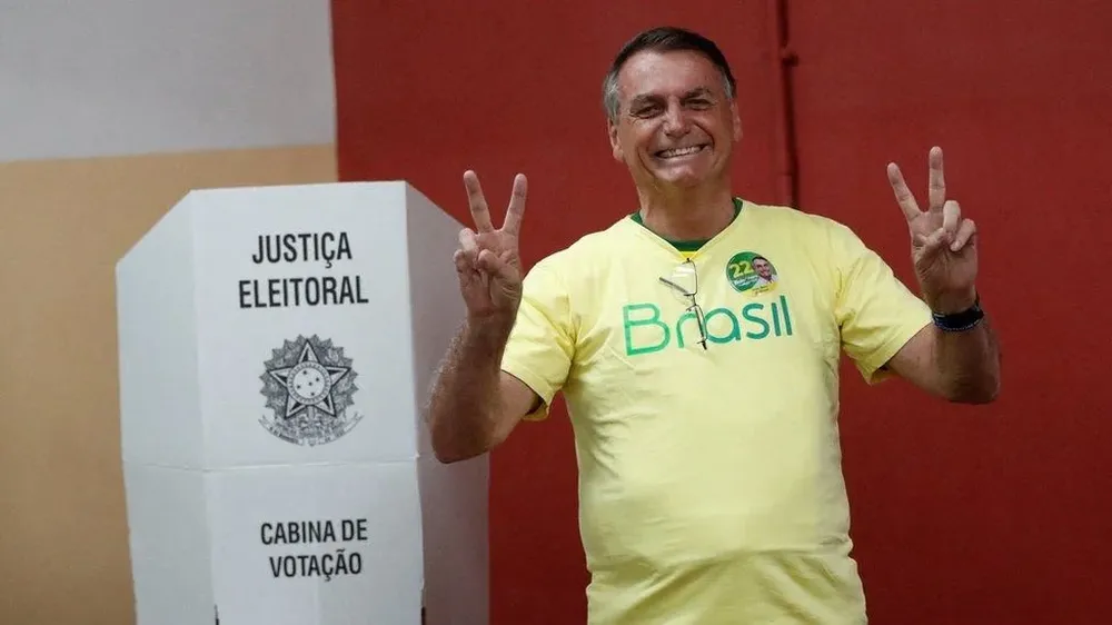 El presidente de Brasil, Jair Bolsonaro, tras votar en las elecciones de este domingo en Brasil