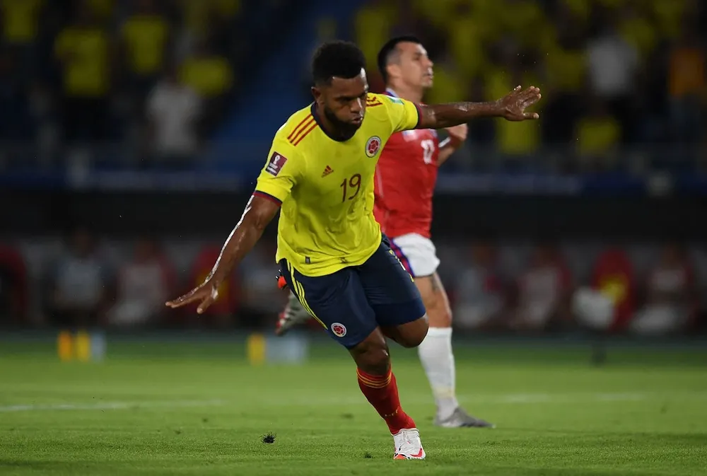 Miguel Borja salió de la cancha el domingo con una lesión en uno de sus tobillos