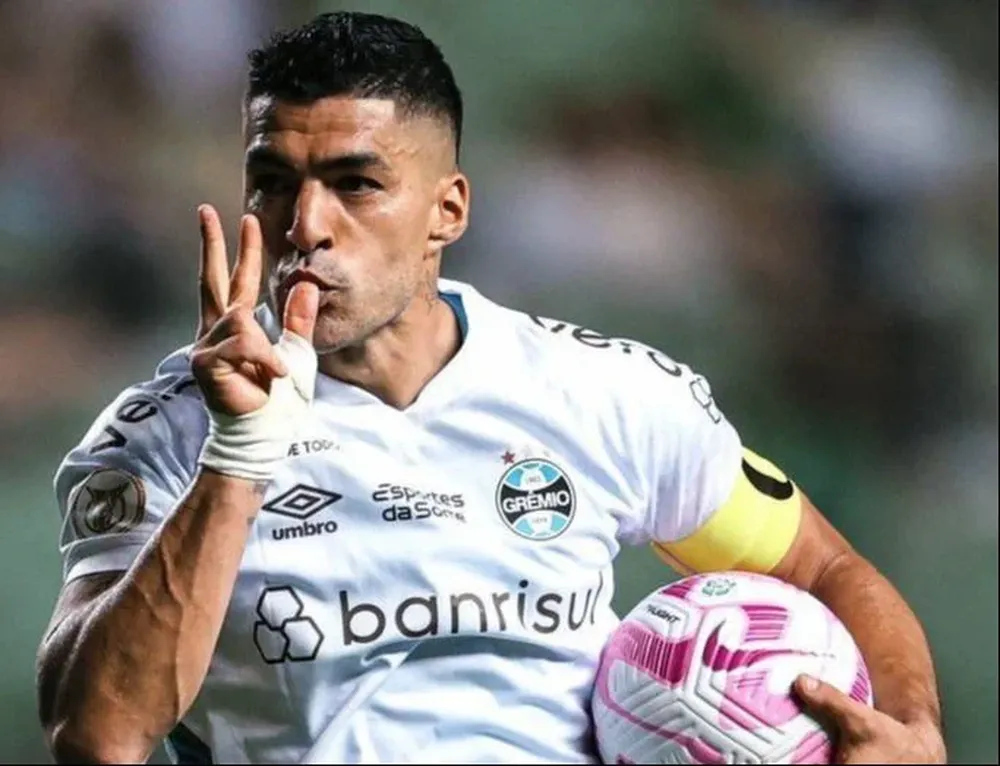 Luis Suárez, capitán y goleador de Gremio