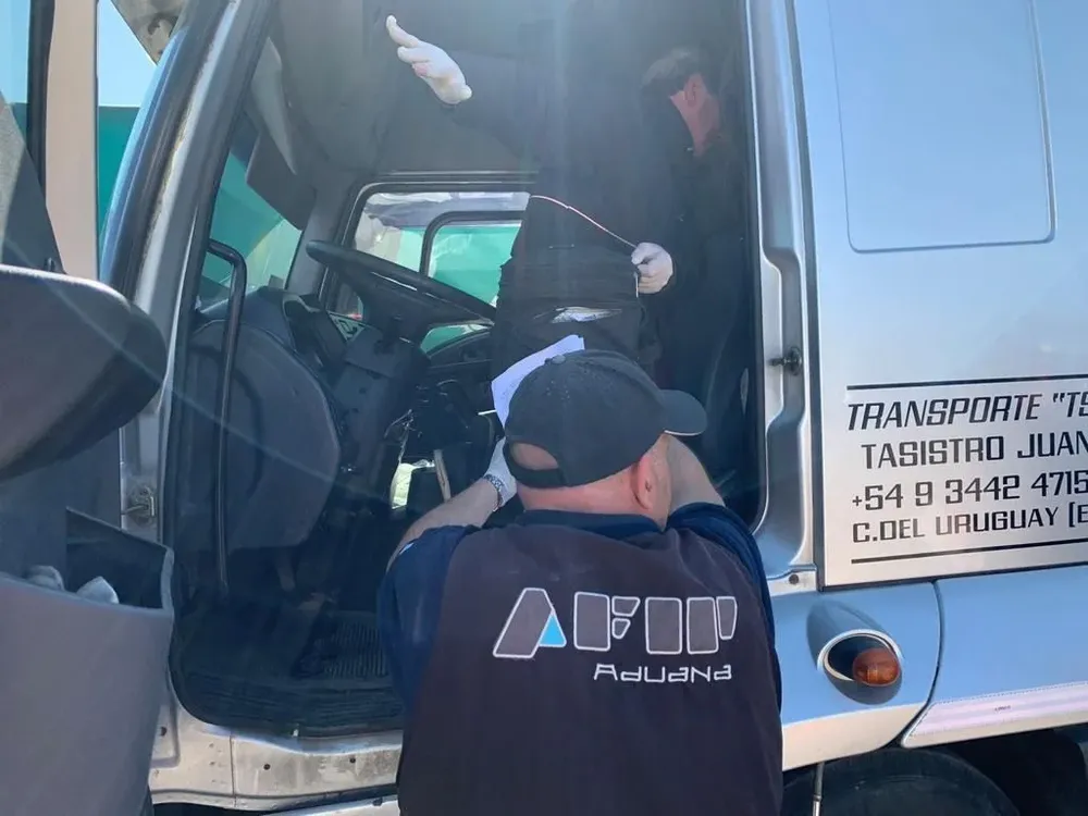 El camionero era el único ocupante del Ford