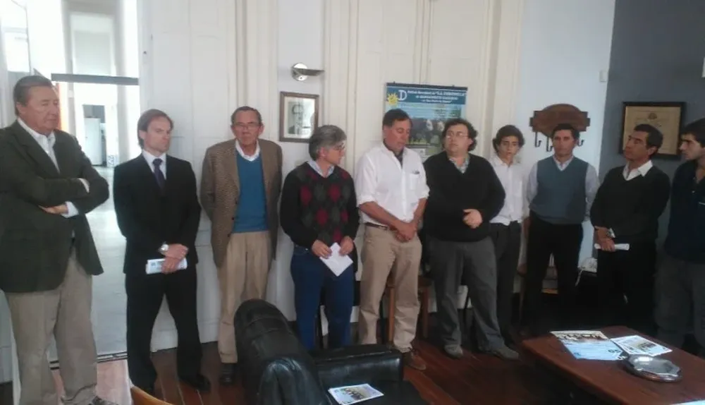 El remate se presentó en una conferencia realizada con integrantes de la cabaña, de los escritorios y del banco