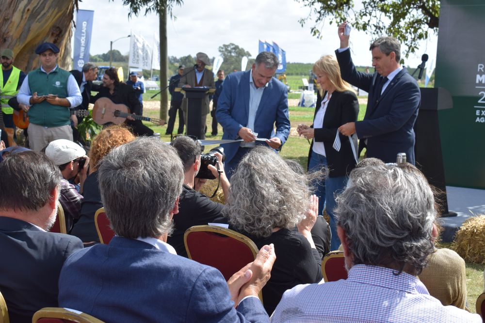 Expo Rural de Melilla: Yamandú Orsi, Carolina Cosse y Patricio Cortabarría en el acto inaugural de la exposición de la ARU.