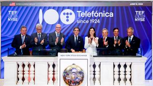 Telefónica toca la campana en la Bolsa de Nueva York para celebrar 100 años conectando la vida de las personas