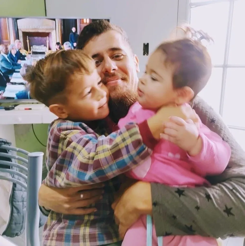 Lucio junto a su padre