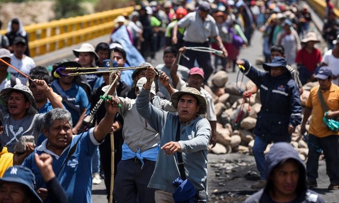 Simpatizantes de Evo Morales han cerrado carreteras y puentes para protestar contra el gobierno de Luis Arce.