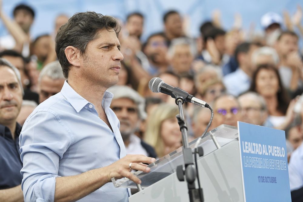 Axel Kicillof encabeza la avanzada de los intendentes contra Javier Milei.&nbsp;