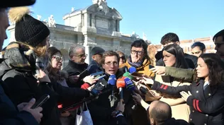 El alcalde de Madrid, José Luis Martínez-Almeida, ofrece declaraciones a los medios durante visita a la Puerta de Alcalá - Gustavo Valiente.