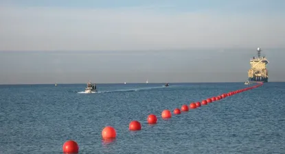 Así se ve la instalación de un cable submarino