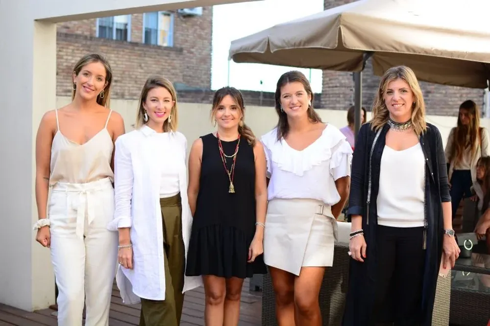 Estefanía Winterhalter, Analia Long, Soledad Lázara, Annouk Horion y Karina Porteiro