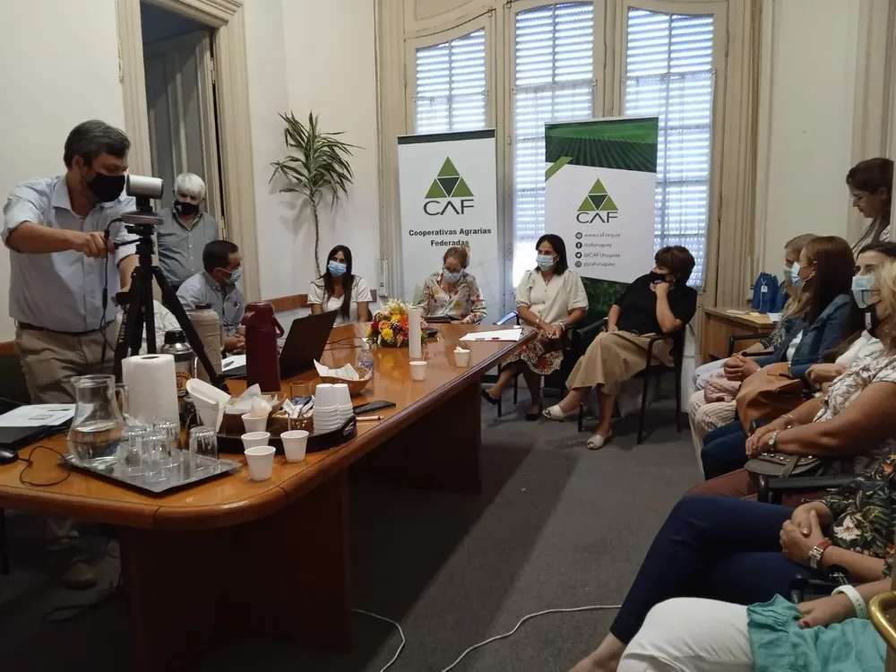 CAF homenajeó a mujeres referentes y varias socias se acercaron a la gremial, en Montevideo.