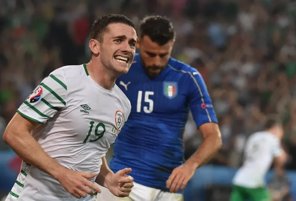 Robert Brady festeja el gol irlandés