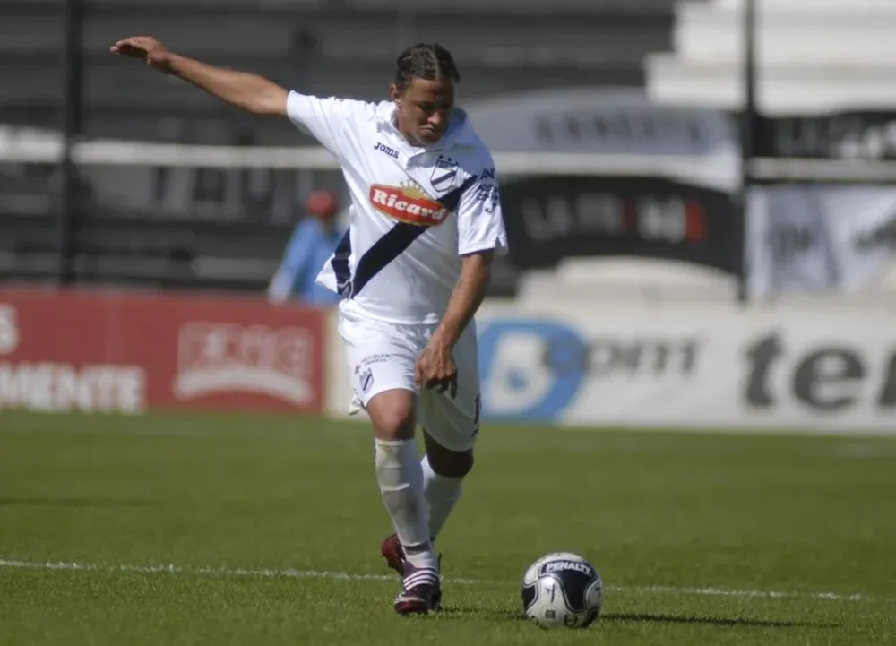 García, juagdo jugaba en Danubio y pintaba para crack