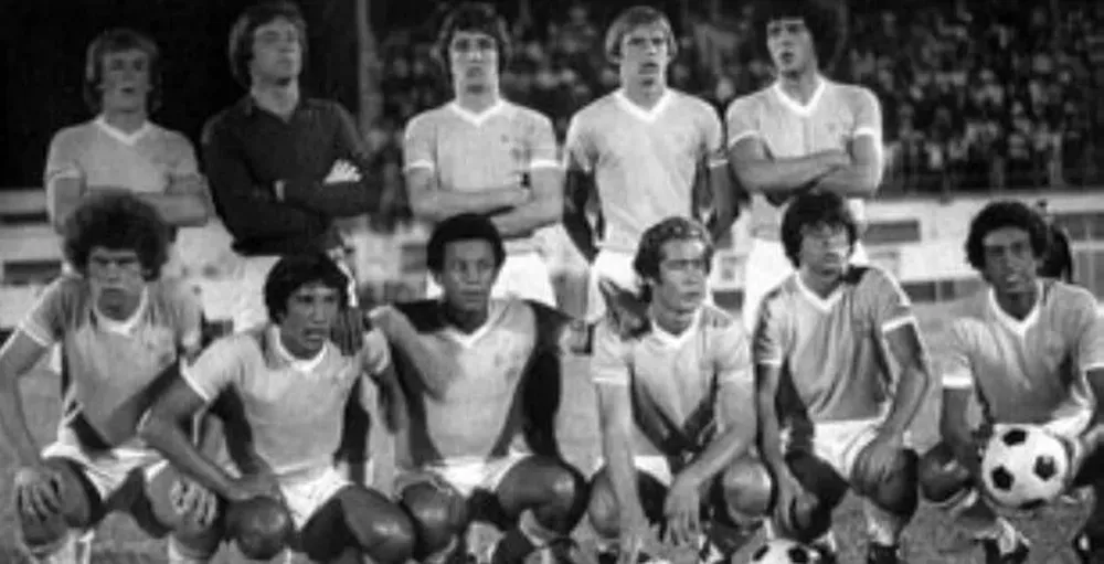 EL ONCE. Bica, Álvez, Krasouski, Mario Saralegui y Enríquez; Russo, Moreira, Diogo, Nadal, Rivero y Ramos