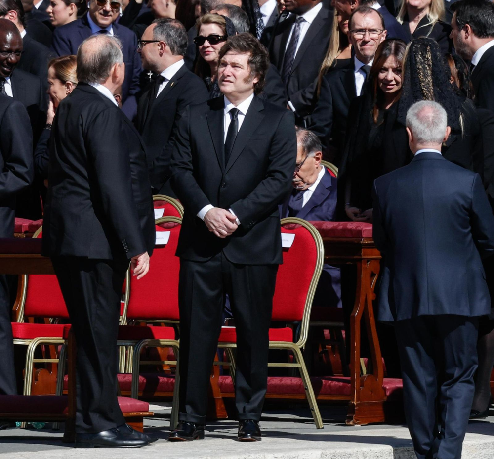 Javier Milei en la Plaza de San Pedro. Foto: EFE