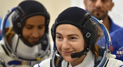 a punto primera caminata espacial solo de mujeres