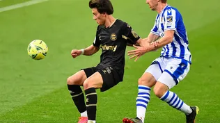 Facundo Pellistri jugó su primer encuentro con Deportivo Alavés y por similitud de colores, lo hizo con casaca de alternativa