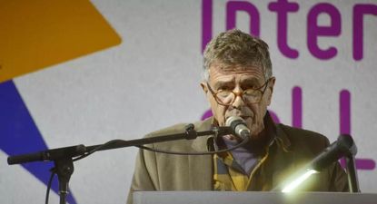 El escritor argentino Guillermo Saccomanno