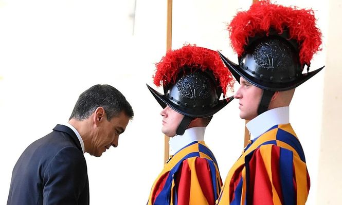 Pedro Sánchez y León XIV se reúnen en el Vaticano antes de la histórica visita del Papa a España