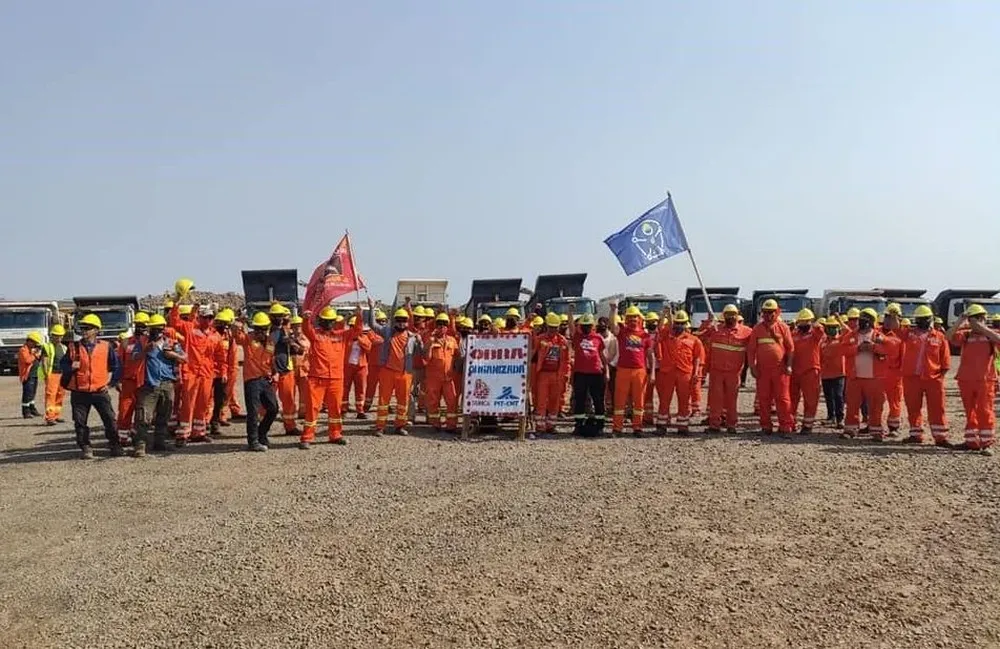 Obreros de UPM paran todo el día tras la muerte del trabajador