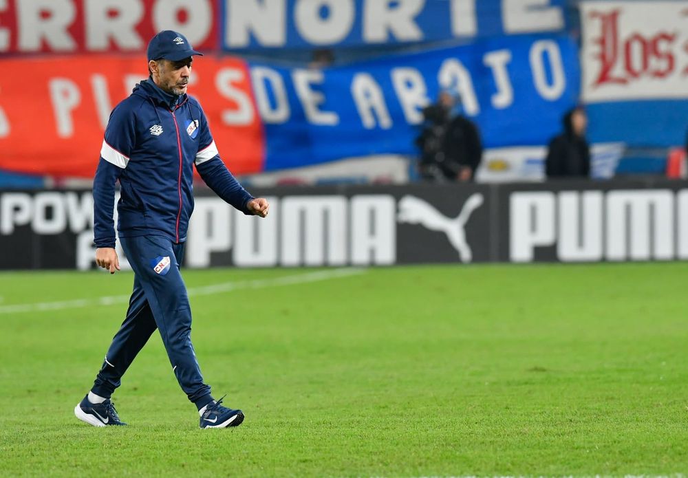 El técnico de Nacional, Álvaro Recoba, se retiró de esta manera tras perder por goleada ante Fénix