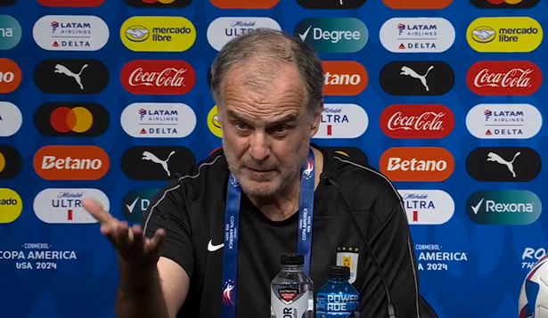 Marcelo Bielsa en la conferencia previa a Uruguay vs Brasil