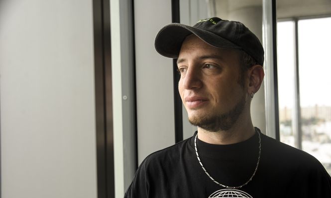 Martín Rechimuzzi trajo su unipersonal Alejandra al Radisson de Montevideo