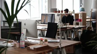 Iluminación, sonidos y colores: tips para mejorar los espacios de trabajo