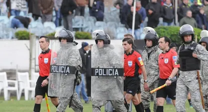 Andrés Cunha se fue muy escoltado del Viera
