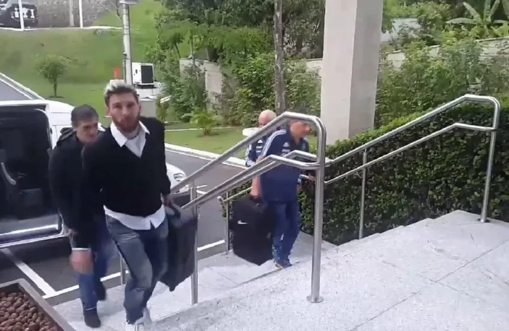La llegada de Messi a la concetración argentina