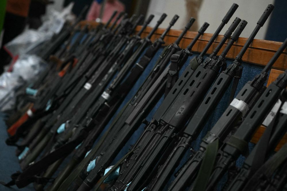 Algunas de las armas incautadas en el megaoperativo en Río de Janeiro
