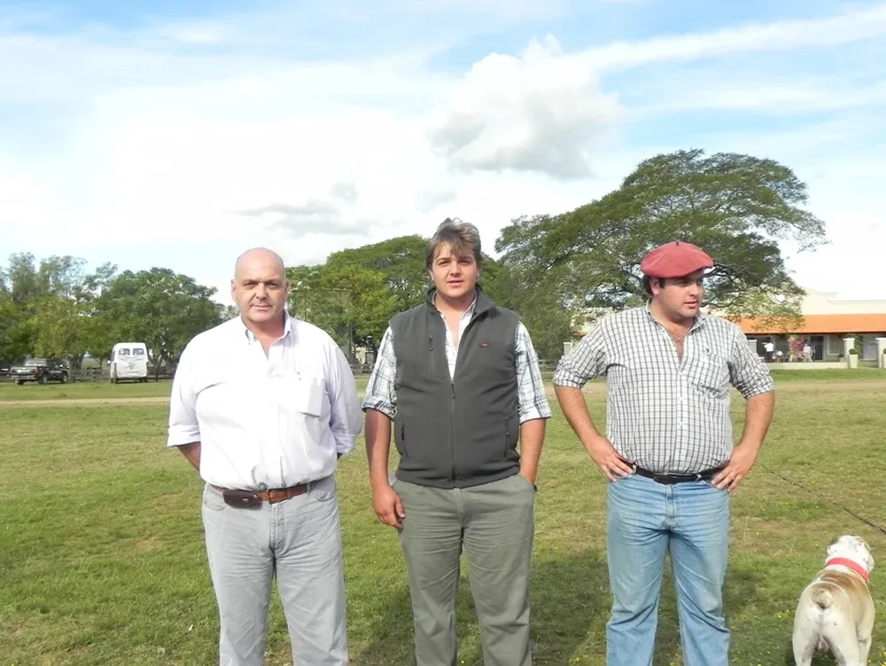 Otto Fernández con sus hijos Mauro y Otto