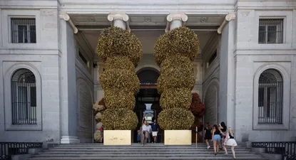 Entrada por la calle Goya, del Museo del Prado.