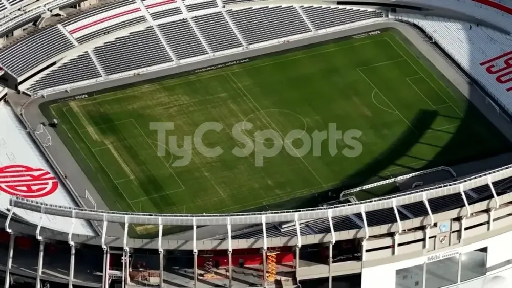 El césped del estadio Huge a días del Superclásico